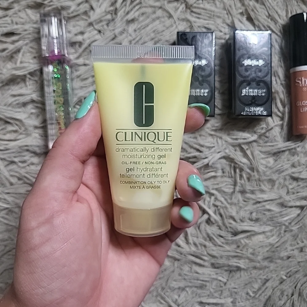 Beauty Bundle Clinique Kat Von D Lips Plumping Lip Gloss Moisturizer ✨️💫